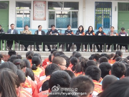 开展向人民汇报