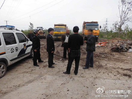 韩城公安 昝村派出所经过多方努力，化解一起因矛盾纠纷而引发的堵路事件。