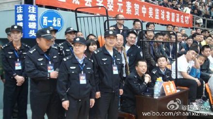 渭南澄城县公安局由治安大队组织，抽调巡特警、古徵派出所、治安大队80余名民警参与县“创新杯”中美篮球对抗赛安全保卫。