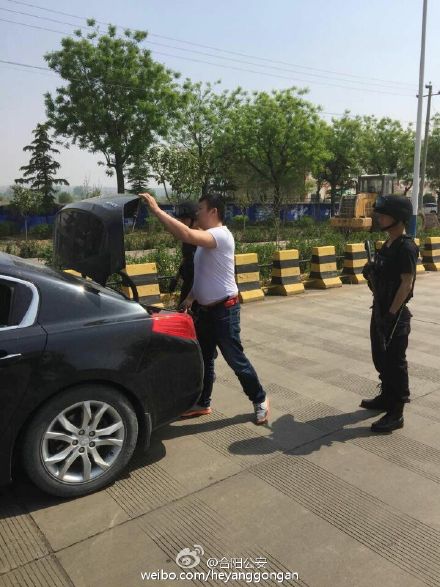 合阳公安&nbsp;巡特警大队超前谋划“五一”节前高速路口设卡盘查