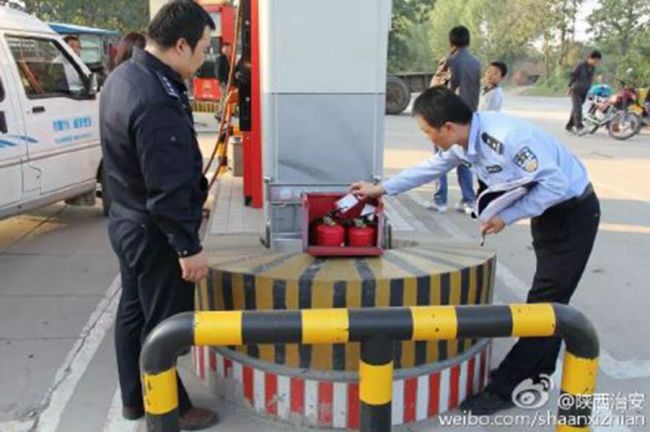 五一假期第二天，为确保辖区的消防安全，渭南临渭三张所对辖区加油站，液化气站进行了消防检查