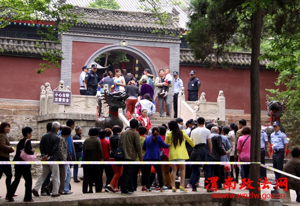 旅游秩序井然不紊。 