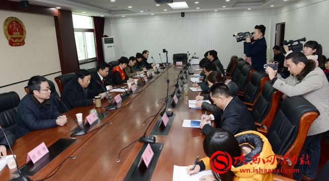 渭南市中级人民法院召开座谈会，传达全国法院工作先进表彰大会盛况，座谈任花勤先进事迹。