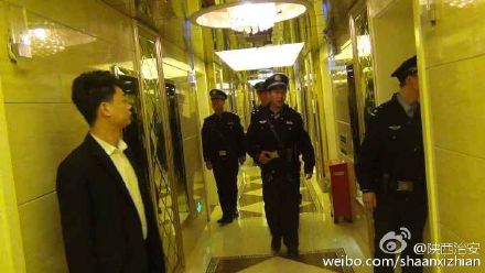 韩城新城派出所对辖区内的宾馆、洗浴场所、KTV等公复场所进行集中清查。