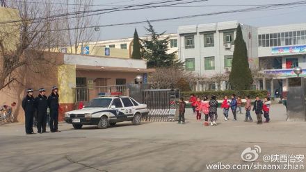 澄城交道派出所对辖区内各中小学及幼儿园加强巡逻力度。