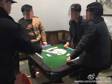 大荔赵渡派出所民警捣毁赌博窝点。