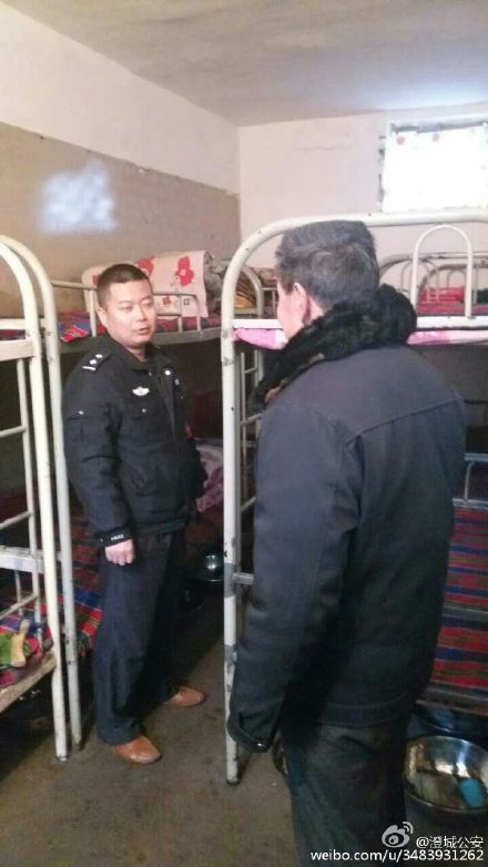 澄城城关派出所社区警务队联合县消防大队深入辖区内养老院、托管所开展消防安全隐患排查。